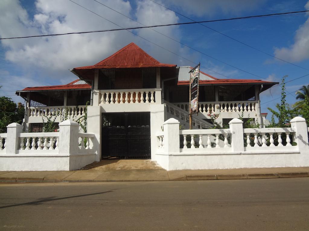 Home Sakalava Hell-Ville Exterior foto